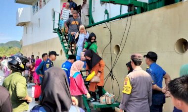 Cegah-Aksi-Premanisme,-KP3-Laut-Reo-Lakukan-Pengamanan-Kapal-Penumpang-di-Pelabuhan-Laut-Reo