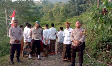 POLSEK-CIBAL-DAN-BHABINKAMTIBMAS-LAKSANAKAN-PENGAMANAN-DAN-PENGAWALAN-PERARAKAN-PATUNG-BUNDA-MARIA-DI-KELURAHAN-PAGAL
