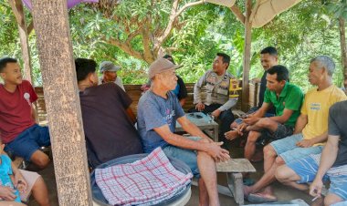 Bhabinkamtibmas-Kelurahan-Reo-Laksanakan-Patroli-dan-Sambang-di-Waeselung,-Sampaikan-Pesan-Kamtibmas-kepada-Warga