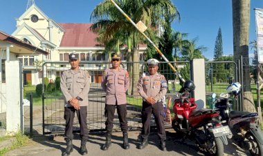 Polres-Manggarai-Terjunkan-Personel-Amankan-Ibadah-Misa-Hari-Kenaikan-Isa-Al-Masih-2025