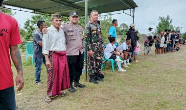 POLSEK-SATAR-MESE-DAN-BHABINKAMTIBMAS-LAKSANAKAN-PENGAMANAN-PEMBUKAAN-TURNAMEN-SEPAK-BOLA-KAPELA-KOLE-CUP-II-DI-DESA-KOLE