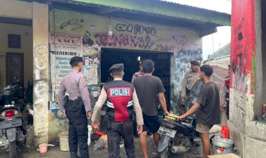 Anggota-Samapta-Polres-Manggarai-Gelar-Patroli-Dialogis-dan-Pengaturan-Lalu-Lintas-di-Kota-Ruteng