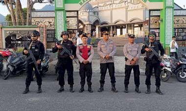 Polres-Manggarai-Gelar-Personil-Pengamanan-Sholat-Ied-Hari-Raya-Idul-Adha-1446-H-di-Ruteng