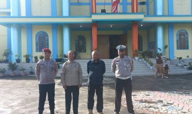 Polres-Manggarai-Gelar-Personil-Pengamanan-Ibadah-Minggu-di-Sejumlah-Gereja-di-Ruteng