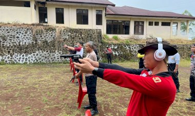 Polres-Manggarai-Gelar-Latihan-Menembak-Personel-Tahun-Anggaran-2025