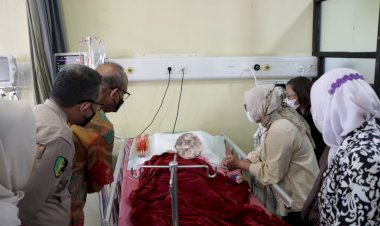 MENTERI-PPPA-ARIFATUL-CHOIRI-FAUZI-JENGUK-KORBAN-KEKERASAN-ANAK-DI-RUMAH-SAKIT-BHAYANGKARA-TK.I-PUSDOKKES-POLRI