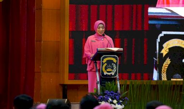 Pembekalan-Ketua-Umum-Bhayangkari-Kepada-Mahasiswa-STIK-Lemdiklat-Polri-Prodi-S-1-Angkatan-Ke-82,-Pascasarjana-S-2-Angkatan-Ke-13-Dan-Pascasarjana-S-3-Beserta-Istri