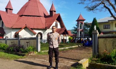 Personil-Polsek-Cibal-Terjun-langsung-dalam-pengamanan-Perayaan-Misa-Minggu-Di-Gereja-Paroki-Kristus-Raja-Pagal