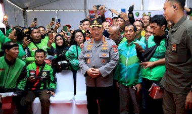 Kapolri-Bagikan-Sembako-dan-Alat-Bantu-Disabilitas-di-Puncak-Bakti-Kesehatan