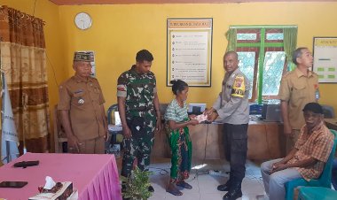 Bhabinkamtibmas-Lakukan-Monitoring-Dan-Pendampingan-Penyaluran-BLT-DD-Di-Desa-To’e