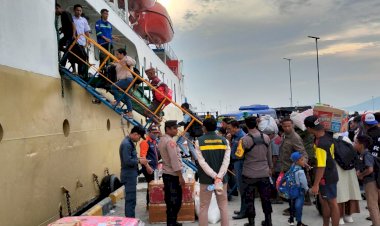 KP3-Laut-Pelabuhan-Reo-Laksanakan-Pengamanan-Kapal-Penumpang-KM.-Sabuk-Nusantara-49
