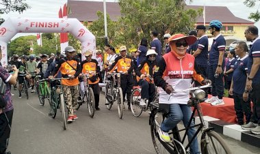 Ribuan-Masyarakat-dan-Ratusan-Hadiah-Semarakkan-Jalan-Sehat-dan-Sepeda-Santai-Hari-Bhayangkara-ke--79-di-Polda-Kalteng