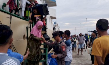 KP3-Laut-Reo-Laksanakan-Pengamanan-Kedatangan-dan-Keberangkatan-Kapal-Penumpang-KM.-Sabuk-Nusantara-49-di-Pelabuhan-Reo