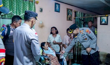 Kapolres-Manggarai-Pimpin-Langsung-Bagikan-Bansos-Dalam-Rangka-Hari-Bhayangkara-Ke-79