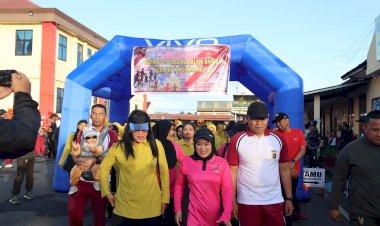 Semarak-HUT-Bhayangkara-ke-79,--Polres-Manggarai-Gelar-Jalan-Santai-Bersama