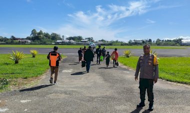 KP3-Udara-Laksanakan-Pengamanan-Penerbangan-SUSI-AIR-C208B-di-Bandara-Frans-Sales-Lega-Ruteng