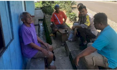 Kedekatan-Polisi-Dengan-Tokoh-Adat,-Bhabinkamtibmas-Reok-Barat-Duduk-Bersama-Para-Sesepuh