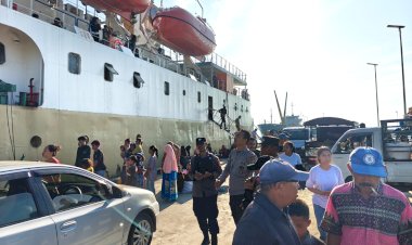 SatPolairud-Polres-Manggarai-Laksanakan-Patroli-di-Pelabuhan-Reo-Kedindi