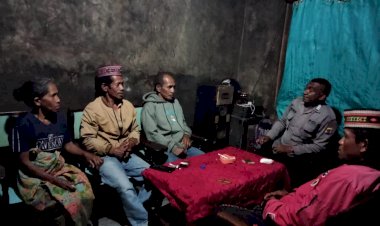 Patroli-Malam-Dan-Penggalangan-Oleh-Anggota-Piket-Spkt-Polsek-Cibal-Di-Kampung-Watu-Gak