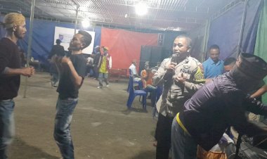 Bhabinkamtibmas-Rahong-Utara-Hadiri-Undangan-Acara-Pesta-Pengumpulan-Dana-Untuk-Pendidikan