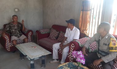 Bhabinkamtibmas-Sambangi-Tokoh-Masyarakat-Desa-Lamarang-Untuk-Perkuat-Pesan-Kamtibmas