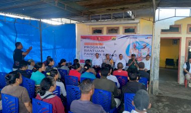 Wakapolres-Manggarai-Hadiri-Launching-Program-Bantuan-Pangan-Beras-di-Kelurahan-Satar-Tacik