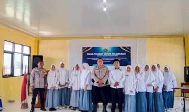 Kanit-Binmas-Polsek-Reo-Memberikan-Edukasi-Kepada-Siswa-MAN-Reo