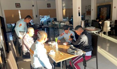 Cek-Kesehatan-Rutin,-Sidokkes-Polres-Manggarai-Sambangi-Rombongan-Dir-Pamobvit--di-Lapangan