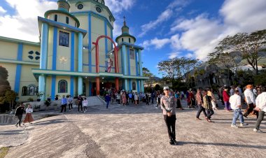 Kondusifkan-Situasi-Kamtibmas,-Polres-Manggarai-Kawal-Misa-Minggu-di-Gereja-Gereja