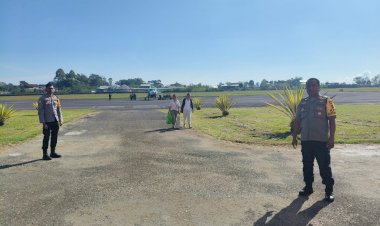 Pengamanan-Penerbangan-Oleh-Pospol-Kp3-Udara-Bandar-Udara-Frans-Sales-Lega-Ruteng