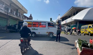 Samapta-Aktif:-Patroli-Dialogis-dan-Pengaturan-Arus-Lalin-di-Titik-Rawan