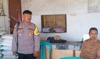 KAPOLSEK-REO-SAMBANGI-KANTOR-LURAH-REO-DAN-LURAH-BARU-SEKALIGUS-CEK-PEMBAGIAN-BERAS-BANTUAN-PEMERINTAH