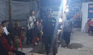 Wujudkan-Keamanan,-Bhabinkamtibmas-Rahong-Utara-Hadiri-dan-Pantau-Kegiatan-Pesta-Sekolah