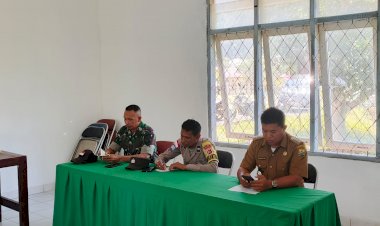 Perkuat-Koordinasi,-Bhabinkamtibmas-Hadiri-Rapat-di-Kantor-Camat