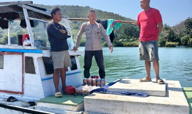 Polairud-Sambangi-Warga-Pesisir,-Tegaskan-Larangan-Bahan-Peledak-untuk-Tangkap-Ikan