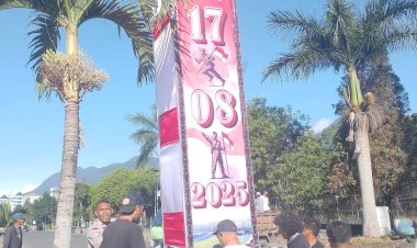 Pemasangan-Gapura-Menyambut-HUT-RI-ke-80