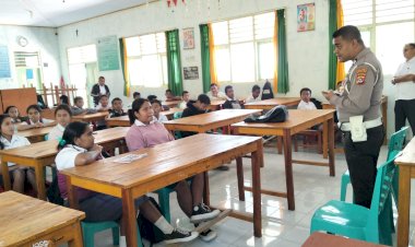 Police-Goes-To-School:-Satlantas-Polres-Manggarai-Edukasi-Pelajar-Soal-Tertib-Berlalu-Lintas
