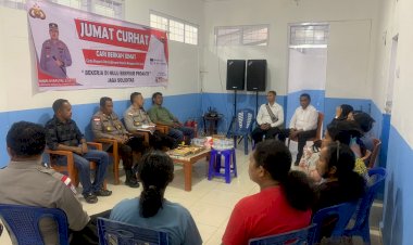 Polres-Manggarai-Gelar-“Jumat-Curhat,-Cari-Berkah-Jumat”-Bersama-Warga-Lawir
