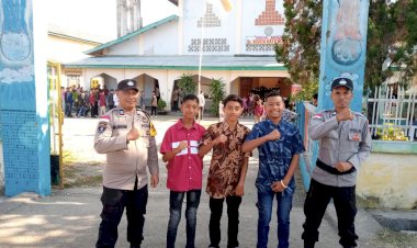 Polsek-Reo-Laksanakan-Pengamanan-Ibadah-Misa-Minggu