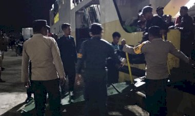 KP3-Laut-Reo-Laksanakan-Pengamanan-Kedatangan-Kapal-Penumpang-KM.-Maloli