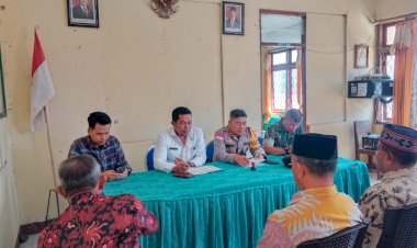 Kapolsek-Reo-Hadiri-Rapat-Koordinasi-Kelangkaan-BBM-di-Kecamatan-Reok