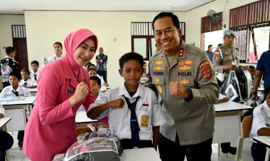 Kapolda-NTT-Nyalakan-Semangat-Belajar-100-Siswa-SRM-19-Naibonat,-Wujudkan-Visi-Prabowo-untuk-Pendidikan-Indonesia-Unggul
