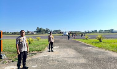 KP3-Udara-Laksanakan-Pengamanan-Penerbangan-di-Bandara-Frans-Sales-Lega-Ruteng