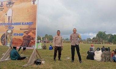Bhabinkamtibmas-laksanakan-Pengamanan-Turnamen-Sepak-Bola-GOLO-TUTUNG-ASISI-KAROT-CUP.