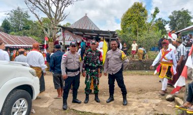 Bhabinkamtibmas-dan-Babinsa-Ruteng-Amankan-Ritual-Adat-Congko-Lokap-Gendang-Glarang-Cumbi-Niang-Golo-Nterlango