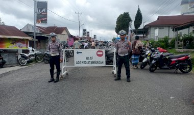 Sat-Lantas-Polres-Manggarai-Laksanakan-Pengamanan-dan-Pengaturan-Arus-Lalu-Lintas-Saat-Sholat-Jumat