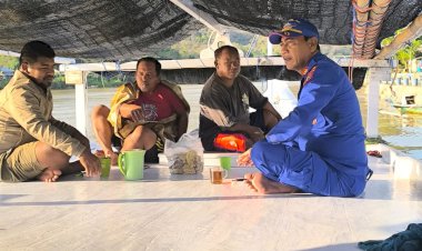 Satpolairud-Polres-Manggarai-Sambangi-Nelayan-Pesisir-Sungai-Wae-Pesi,-Ingatkan-Keselamatan-dan-Cegah-TPPO