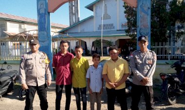 Polsek-Reo-Laksanakan-Pengamanan-Misa-Minggu-Pagi-di-Gereja-Katolik-Sta.-Maria-Ratu-Rosari