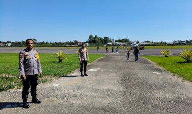 Pospol-KP3-Udara-Ruteng-Laksanakan-Pengamanan-Pesawat-di-Bandara-Frans-Sales-Lega