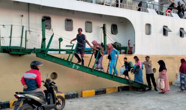 KP3-Laut-:-Pengamanan-Kapal-Penumpang-di-Pelabuhan-Reo-berjalan-aman-dan-lancar.